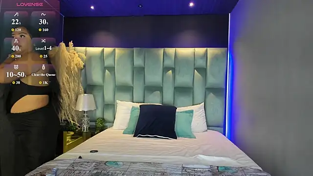 Snapshot of MarianaGarciaa__ chatting on 09/10/25, 11:32 MarianaGarciaa online show from 09/10/25, 11:32