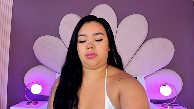 Snapshot of MarianaGarciaa__ chatting on 10/21/25, 11:33 MarianaGarciaa online show from 10/21/25, 11:33