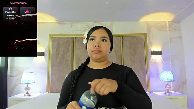 Snapshot of MarianaGarciaa__ chatting on 11/11/25, 07:36 MarianaGarciaa online show from 11/11/25, 07:36