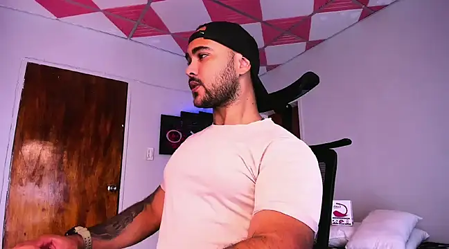 Sebas-hott online show from 12/19/24, 03:29