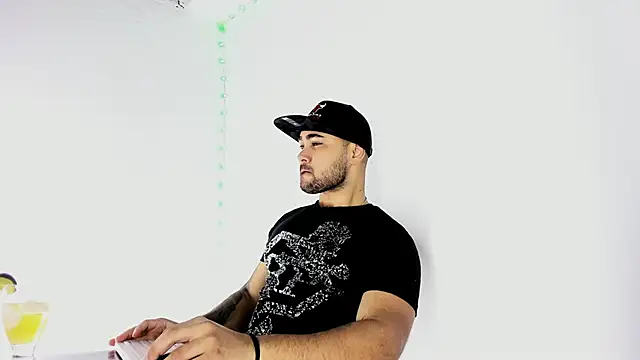 Sebas-hott online show from 09/14/25, 10:42