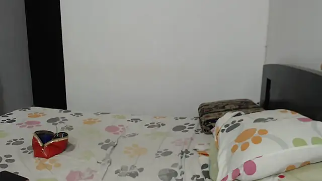 Snapshot of chocoboom4u chatting on 12/15/24, 12:51 chocoboom4u online show from 12/15/24, 12:51
