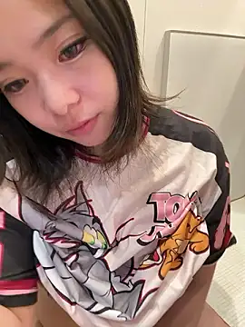 Snapshot of Rei1216xo chatting on 10/24/25, 04:25 Rei1216xo online show from 10/24/25, 04:25