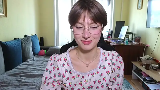 MalvinaBlum online show from 04/18/26, 07:23