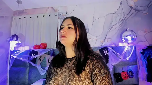 sabrinamilani online show from 10/31/25, 11:33