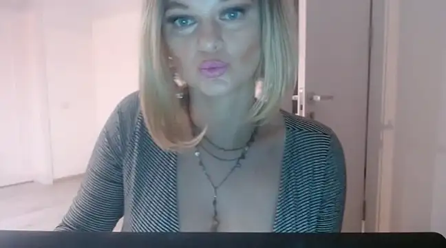 Snapshot of YourSweetJam chatting on 12/20/24, 06:02 YourSweetJam online show from 12/20/24, 06:02