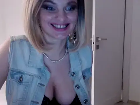 Snapshot of YourSweetJam chatting on 01/24/25, 03:13 YourSweetJam online show from 01/24/25, 03:13