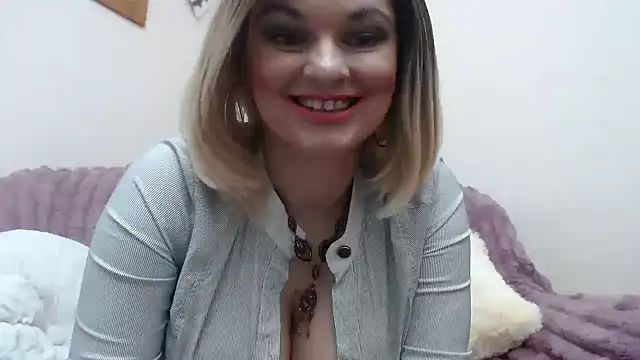 Snapshot of YourSweetJam chatting on 11/17/25, 04:24 YourSweetJam online show from 11/17/25, 04:24