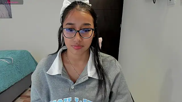 isa bellaa0 online show from 02/18/25, 02:16