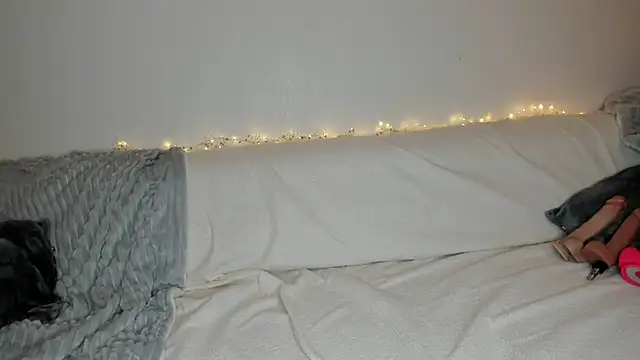 Mlleeffy online show from 12/04/25, 09:12