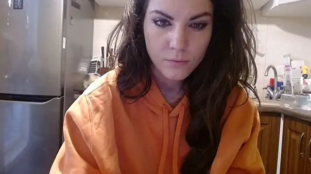 Snapshot of AliceTailor chatting on 09/24/25, 05:33 AliceTailor online show from 09/24/25, 05:33