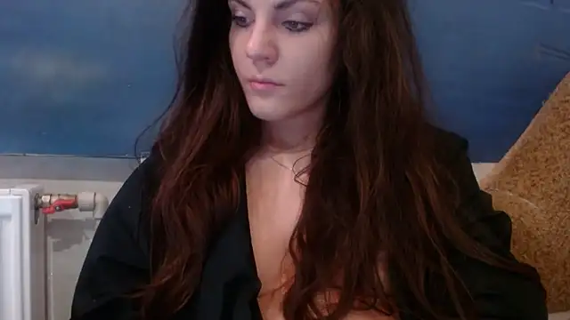 Snapshot of AliceTailor chatting on 10/04/25, 03:43 AliceTailor online show from 10/04/25, 03:43