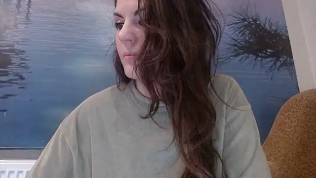 Snapshot of AliceTailor chatting on 10/07/25, 04:37 AliceTailor online show from 10/07/25, 04:37