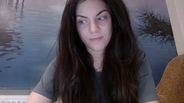 Snapshot of AliceTailor chatting on 10/19/25, 09:43 AliceTailor online show from 10/19/25, 09:43