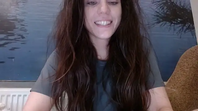 Snapshot of AliceTailor chatting on 10/24/25, 08:05 AliceTailor online show from 10/24/25, 08:05