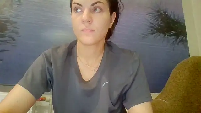 Snapshot of AliceTailor chatting on 10/30/25, 10:49 AliceTailor online show from 10/30/25, 10:49