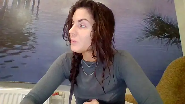 Snapshot of AliceTailor chatting on 11/05/25, 03:23 AliceTailor online show from 11/05/25, 03:23