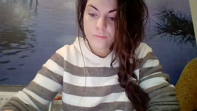 Snapshot of AliceTailor chatting on 11/19/25, 02:39 AliceTailor online show from 11/19/25, 02:39