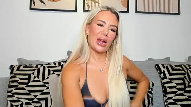 Snapshot of Alexia-Lee chatting on 01/14/26, 09:42 Alexia-Lee online show from 01/14/26, 09:42