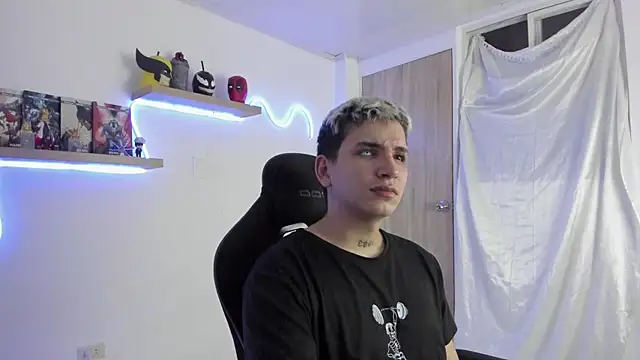 Snapshot of SebasFallon chatting on 11/24/25, 05:51 SebasFallon online show from 11/24/25, 05:51