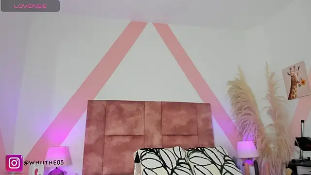 isabella whiithe online show from 02/09/26, 04:33