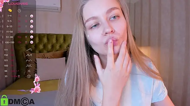 Snapshot of Polumna_cute chatting on 01/01/25, 01:48 Polumna cute online show from 01/01/25, 01:48
