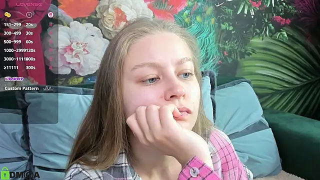 Polumna cute online show from 04/24/26, 09:56