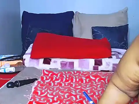 Snapshot of fatafricanqueen chatting on 09/13/25, 07:41 fatafricanqueen online show from 09/13/25, 07:41