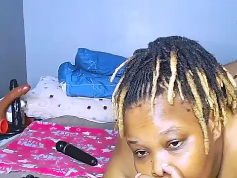 Snapshot of fatafricanqueen chatting on 10/10/25, 10:09 fatafricanqueen online show from 10/10/25, 10:09