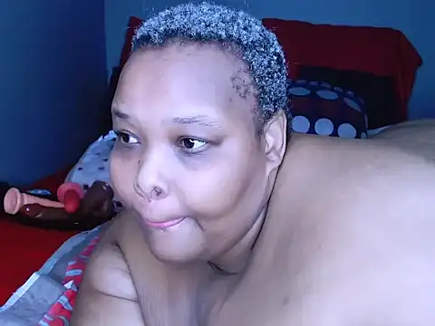 Snapshot of fatafricanqueen chatting on 05/13/26, 08:38 fatafricanqueen online show from 05/13/26, 08:38
