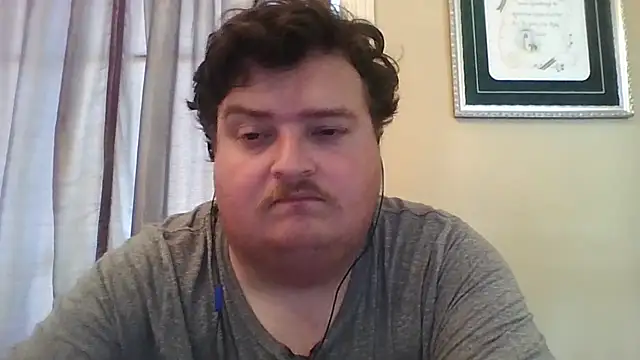 Snapshot of YelpedAverting chatting on 09/12/25, 08:09 YelpedAverting online show from 09/12/25, 08:09