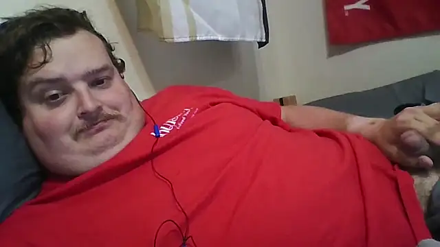 Snapshot of YelpedAverting chatting on 09/15/25, 08:20 YelpedAverting online show from 09/15/25, 08:20