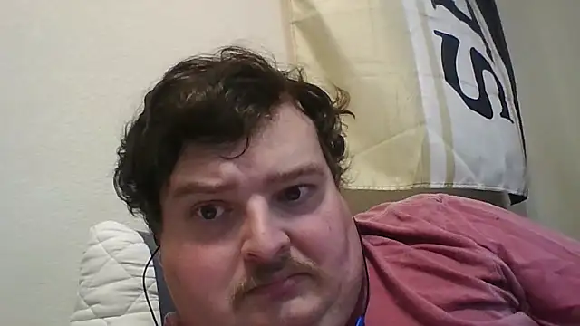 Snapshot of YelpedAverting chatting on 10/07/25, 08:28 YelpedAverting online show from 10/07/25, 08:28