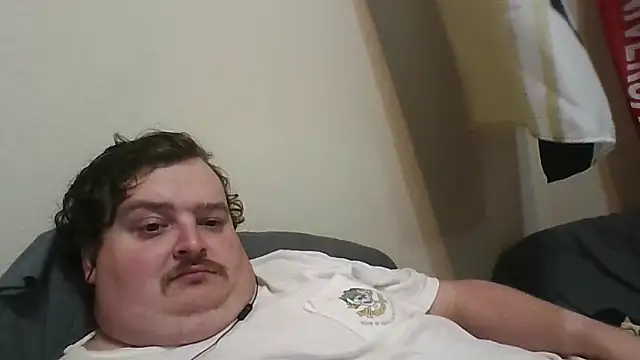 Snapshot of YelpedAverting chatting on 12/01/25, 12:37 YelpedAverting online show from 12/01/25, 12:37