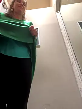 Lwhite1 online show from 12/18/25, 04:24