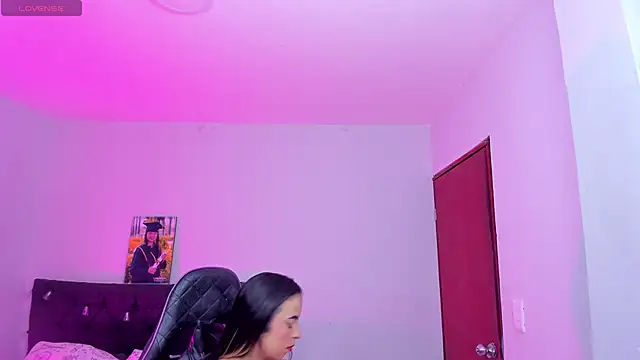 Snapshot of evelyn_23 chatting on 02/16/25, 05:15 evelyn 23 online show from 02/16/25, 05:15