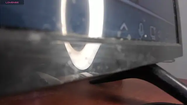 Snapshot of evelyn_23 chatting on 11/12/25, 04:18 evelyn 23 online show from 11/12/25, 04:18