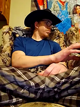 Snapshot of REDHAMMER_ chatting on 02/23/25, 04:39 REDHAMMER  online show from 02/23/25, 04:39