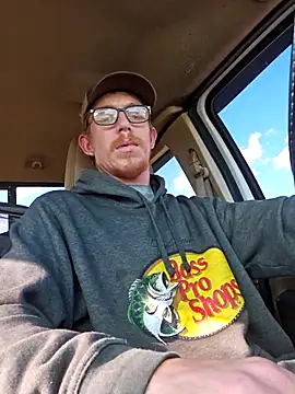 Snapshot of REDHAMMER_ chatting on 10/30/25, 08:20 REDHAMMER  online show from 10/30/25, 08:20