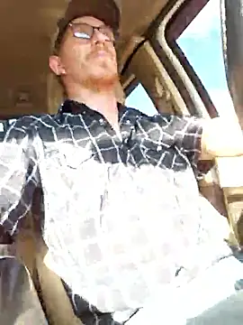 Snapshot of REDHAMMER_ chatting on 10/31/25, 08:10 REDHAMMER  online show from 10/31/25, 08:10