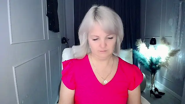 Juarnea online show from 11/19/25, 07:08