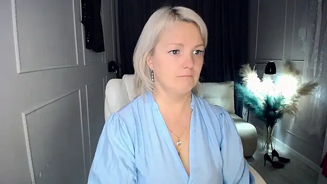 Juarnea online show from 11/24/25, 05:23