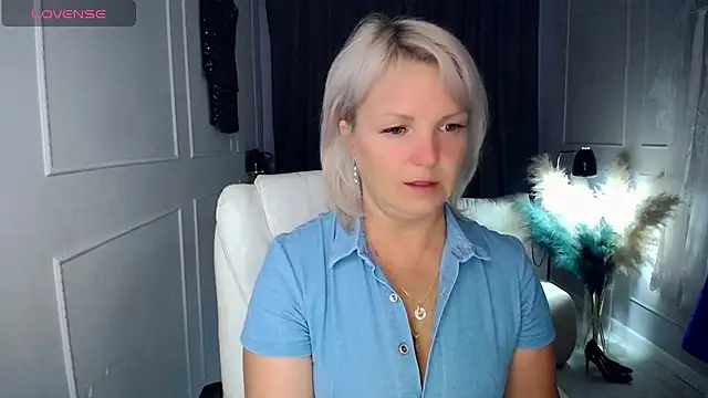 Juarnea online show from 03/18/26, 06:05