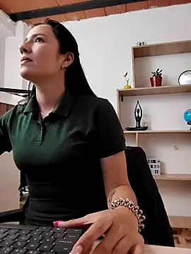 merlinaadams  online show from 09/24/25, 08:01