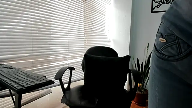 merlinaadams  online show from 05/15/26, 01:51