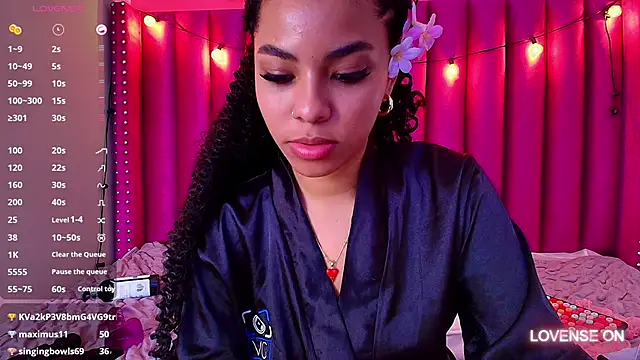 Snapshot of littleebonny chatting on 02/19/25, 07:48 littleebonny online show from 02/19/25, 07:48