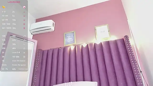 Snapshot of littleebonny chatting on 09/28/25, 07:41 littleebonny online show from 09/28/25, 07:41