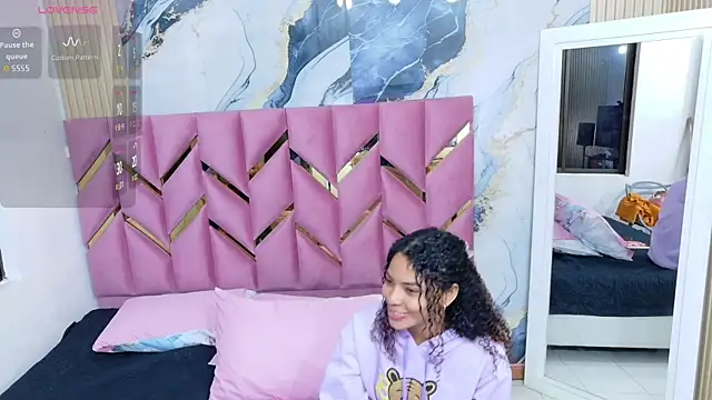 Snapshot of littleebonny chatting on 11/27/25, 12:51 littleebonny online show from 11/27/25, 12:51