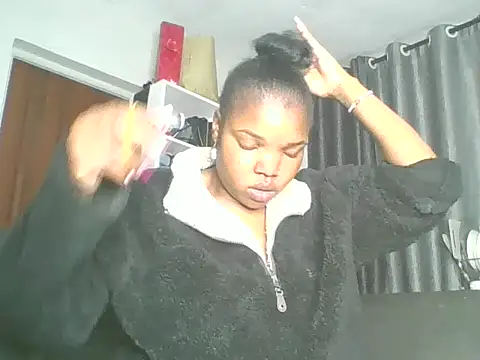 Snapshot of sweet_bigclit chatting on 09/14/25, 05:28 sweet bigclit online show from 09/14/25, 05:28