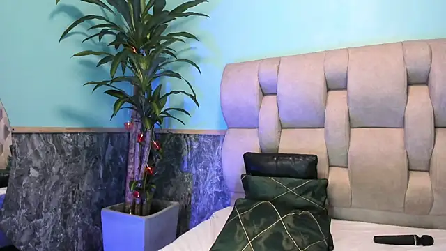 emily jones 1 online show from 02/19/25, 03:27